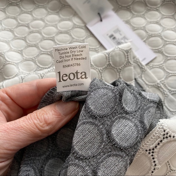 NWT Light grey pencil skirt. Size petite small - Picture 7 of 10